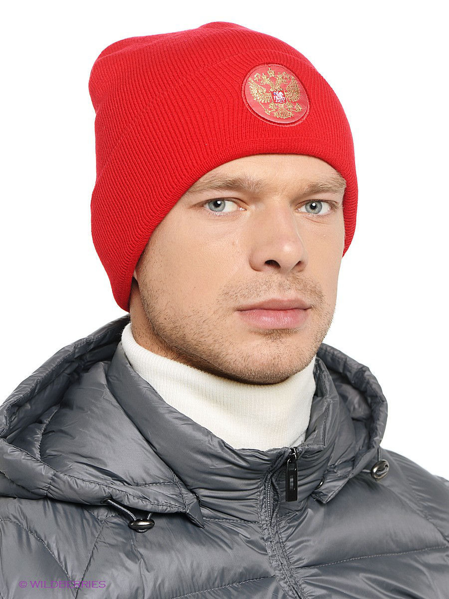 Красная зимняя шапка мужская