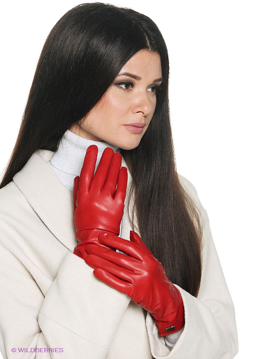 Красные кожаные перчатки