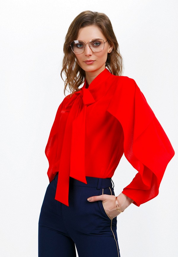 Красная блузка с бантом