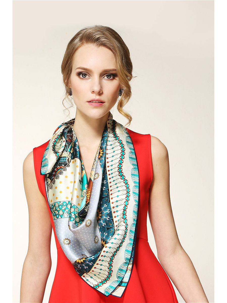 Платок каре. Шелковый платок каре. Платье из шелковых платков. Шелковый шарф женская модель.